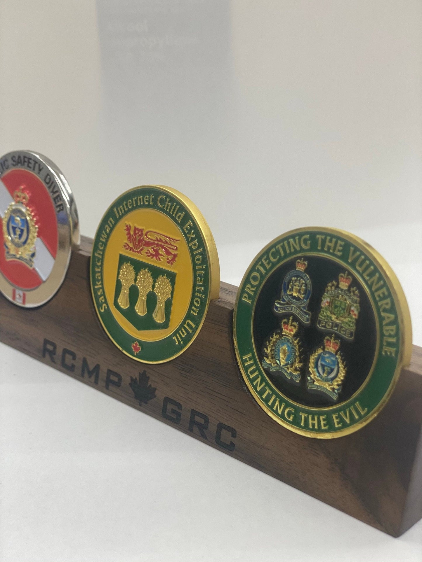 Challenge coin desk display