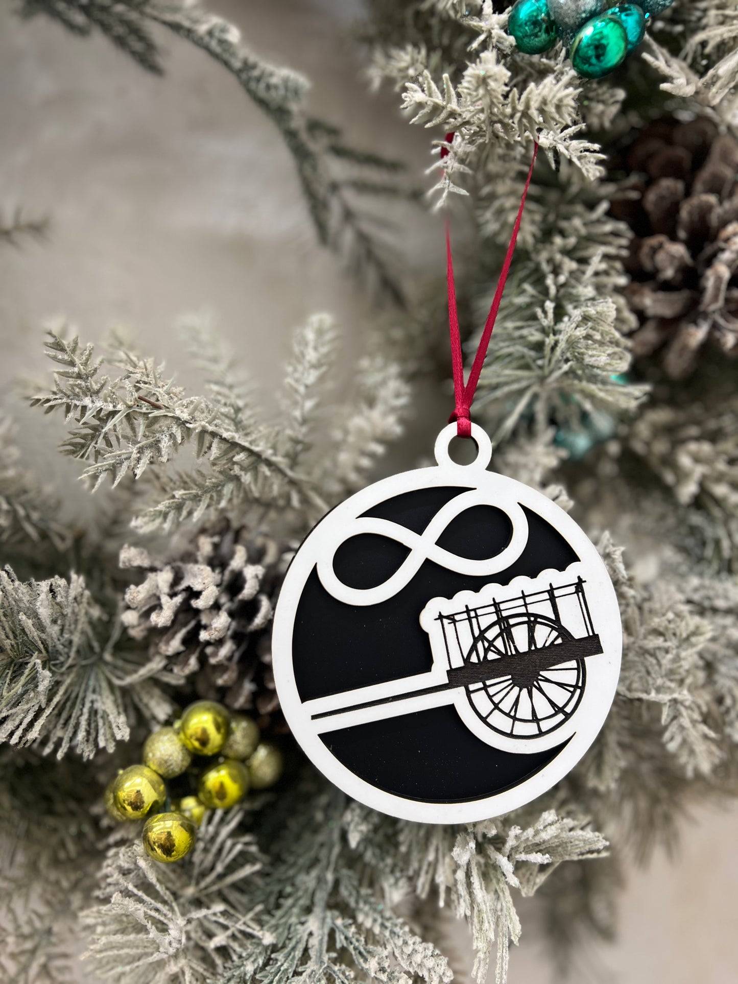 Metis RR Cart Ornament